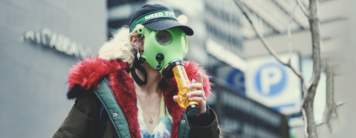 De voordelen van een gasmasker-bong De voordelen van een gasmasker-bong