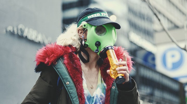 De voordelen van een gasmasker-bong De voordelen van een gasmasker-bong