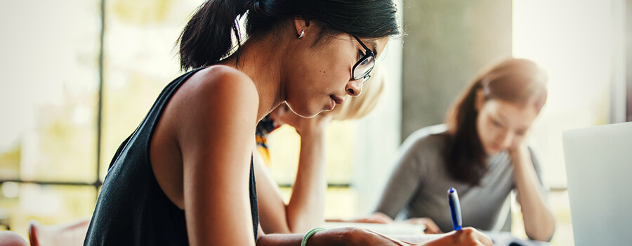 Student Werkt Hard Voordat Hij High Wordt