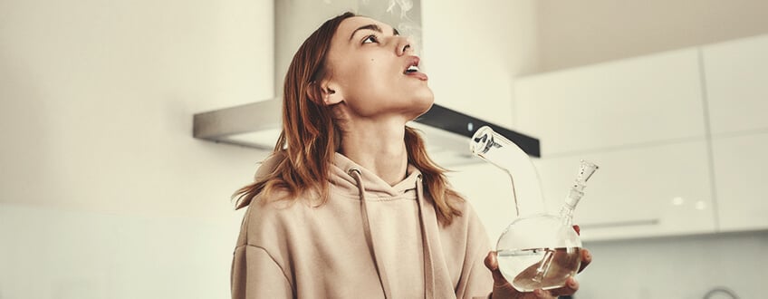 De Voordelen van Regelmatig het Bongwater Verversen De Voordelen van Regelmatig het Bongwater Verversen