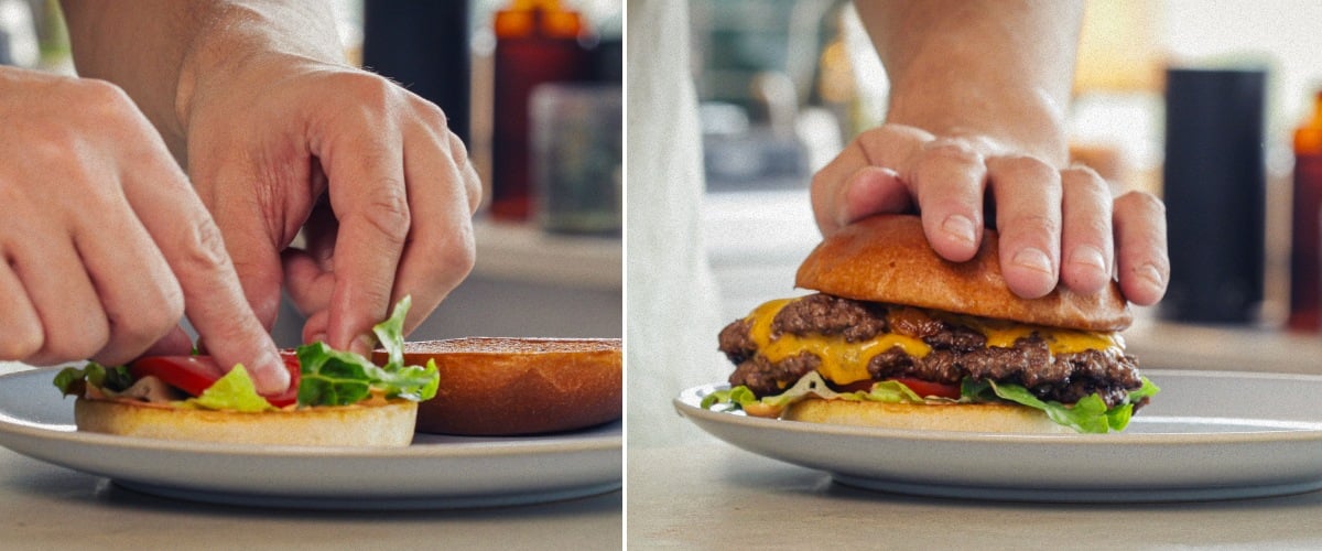 Cannabisburger Klaar om te Serveren – Geïnfuseerd Broodje en Cheddar Samenstellen en serveren van een afgewerkte cannabisburger met gesmolten cheddar, sla, tomaat en een geïnfuseerd broodje